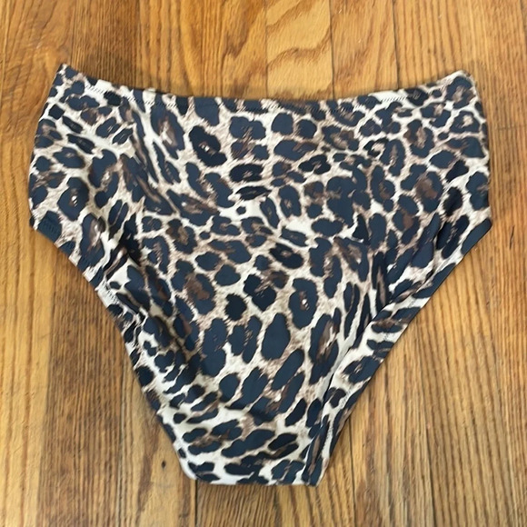 Bar III Beach Cheetah Printed High Rise Shirred sides Bikini Bottoms size M NWT - Picture 2 of 5